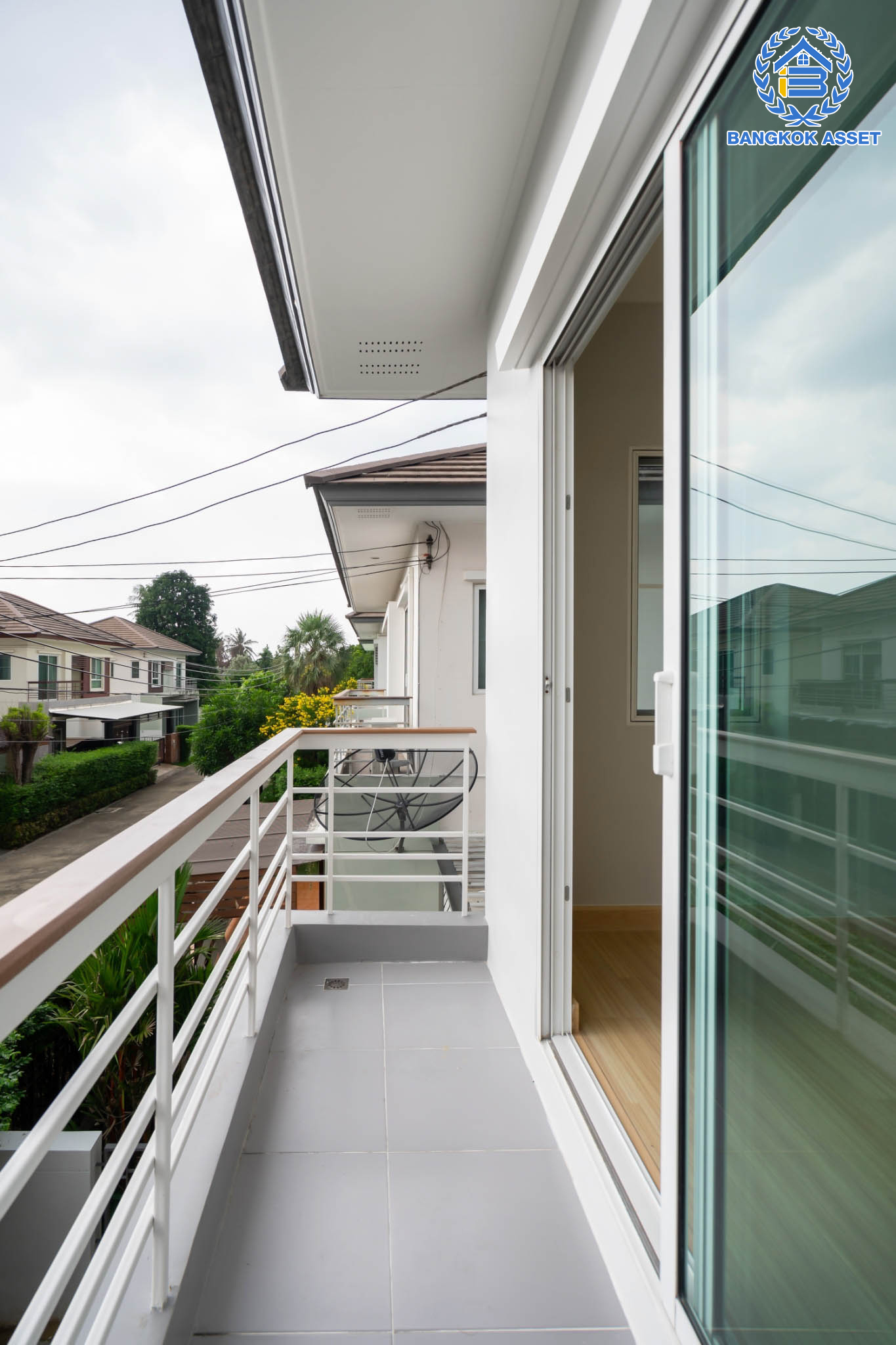 บ้านมือสองตกแต่งใหม่ ม.เดอะคลัสเตอร์วิลล์2 ราชพฤกษ์-พระราม5 เนื้อที่ 48.2 ตร.ว. ฟังก์ชัน 3 ห้องนอน 3 ห้องน้ำ 2 ที่จอดรถ บรรยากาศเงียบสงบ น่าอยู่ บนทำเลเดินทางสะดวก ใกล้ The Walk ,The Crystal SB และจุดขึ้นทางด่วน "ศรีรัช"